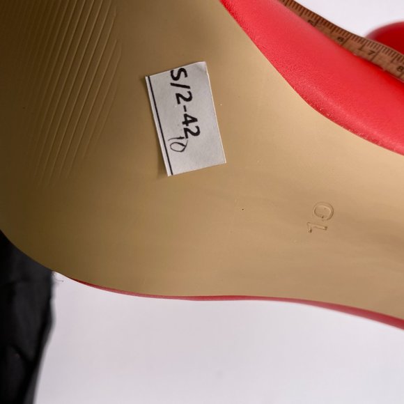 A NUYG red pointy toe gold chain chunky pumps heels shoes - Picture 10 of 10